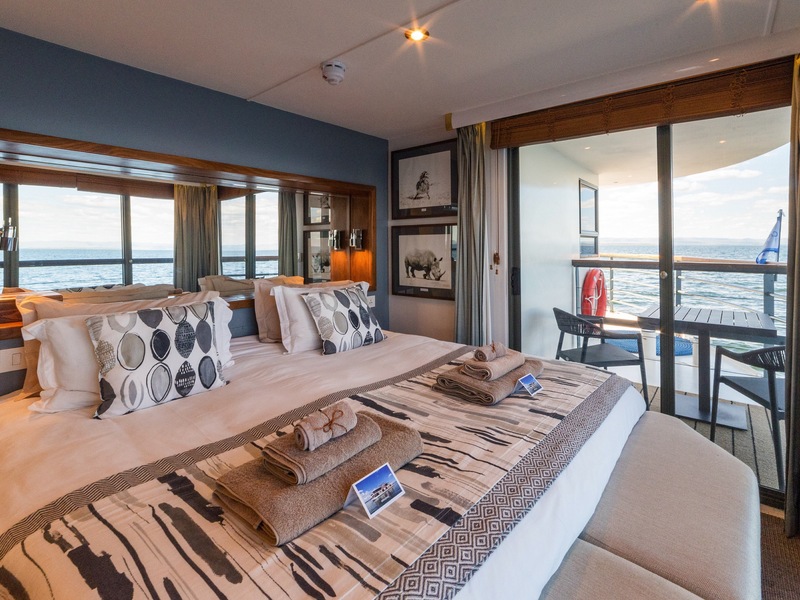 Main Deck 2 Adjustable Twin Beds with Balcony